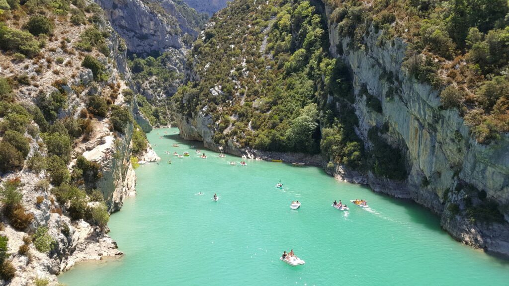 Boats in the river going through the Verdon Gorge